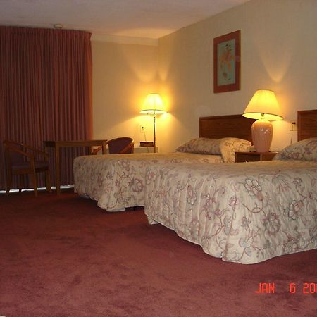 Bravo Inn Greensboro Jamestown Exterior foto